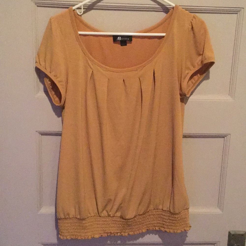 *SOLD* 3 for $10! Cute mustard blouse